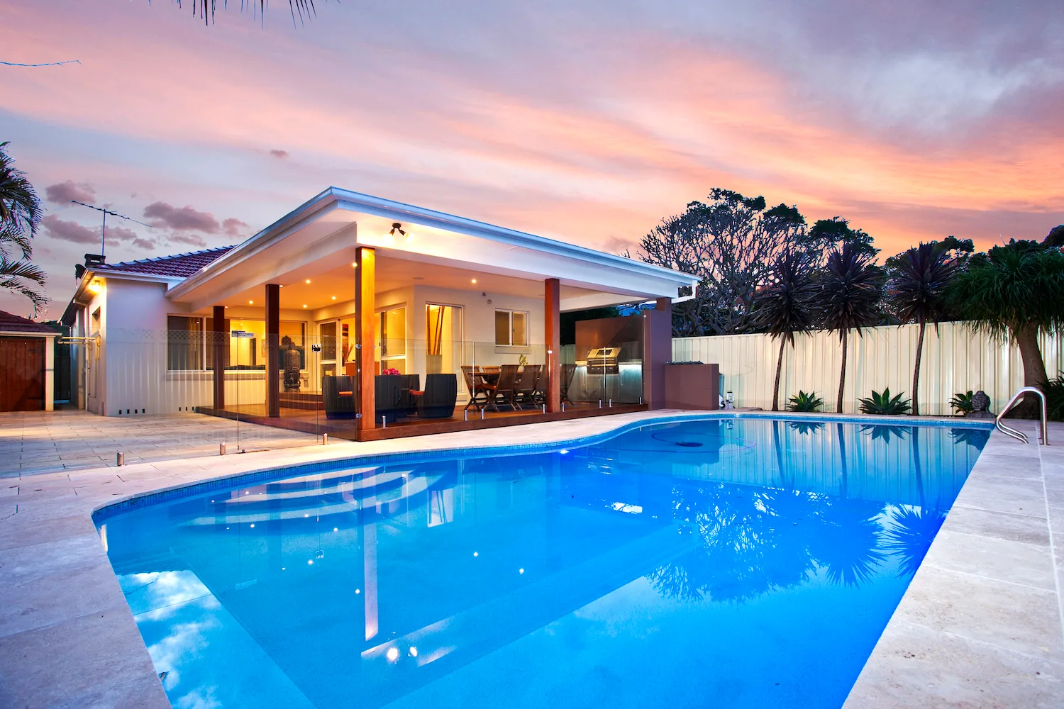 Concrete pool surround with non-slip finish